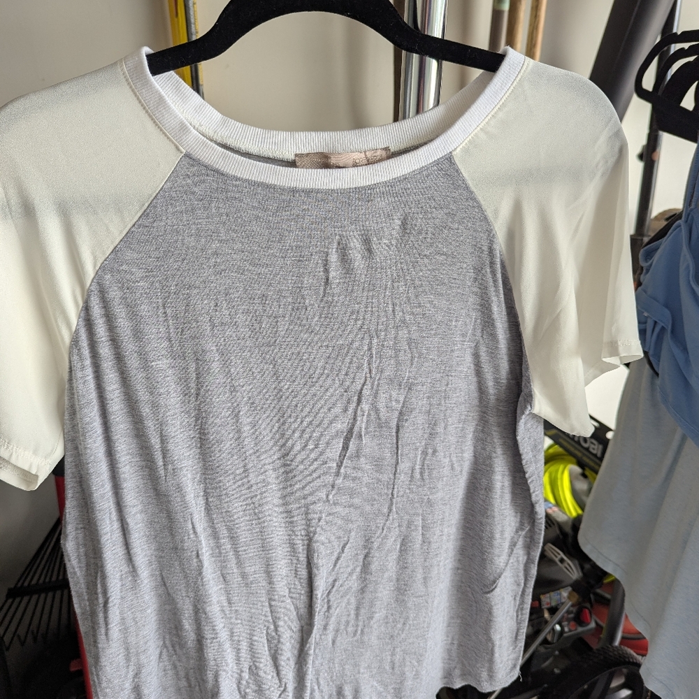 Forever 21 Size Small Grey And Cream T-shirt